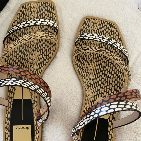 Sandals - Picture 1 of 3